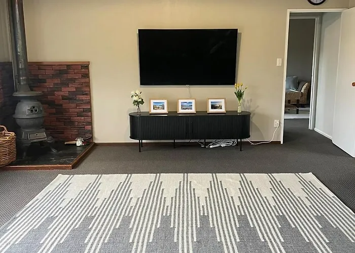 Large In * Wanaka